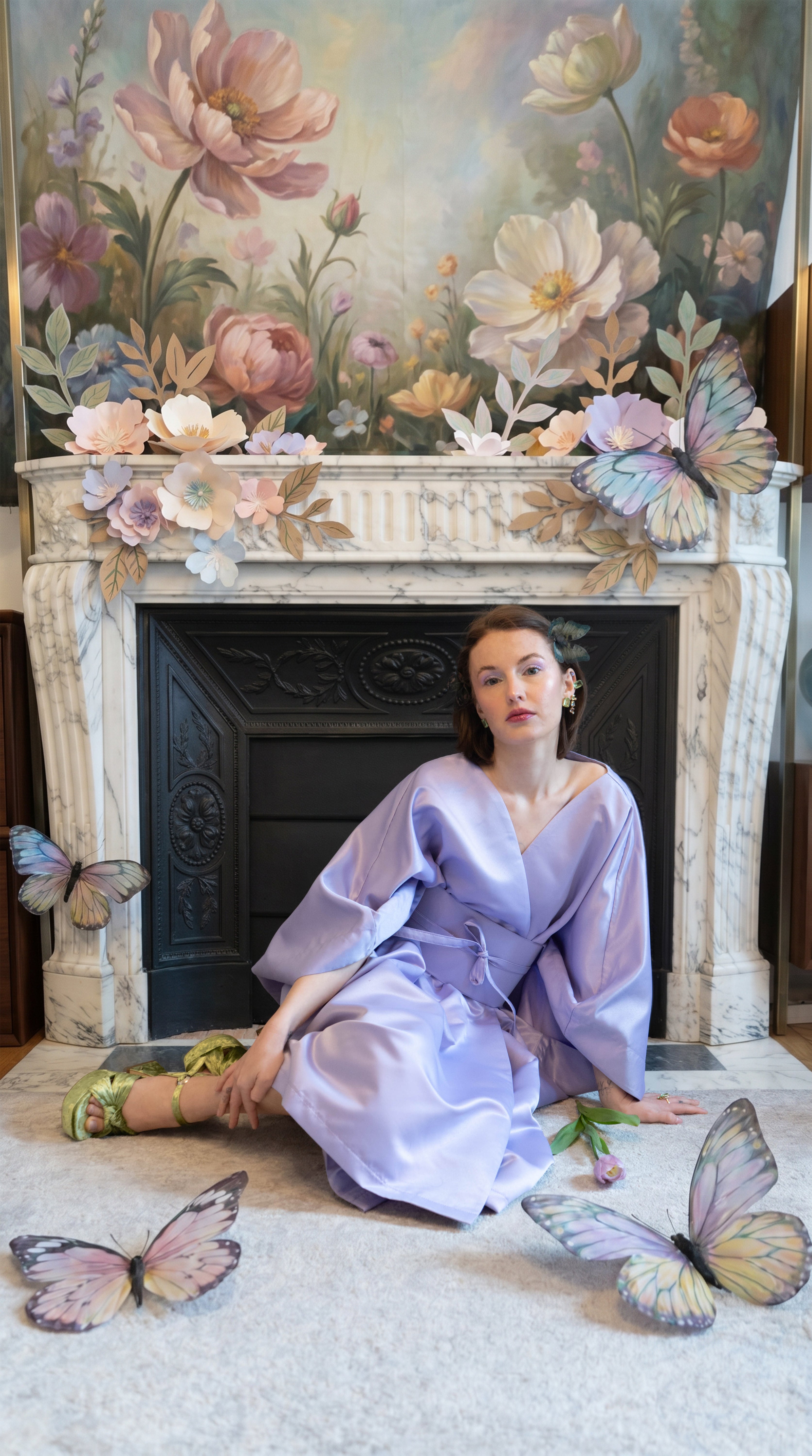 Le Kimono de Soirée — Bleu Glacé

Silhouette sculpturale &amp; lumière absolue.

Satin de haute densité au tombé lourd et majestueux.

Manches volumineuses et col en V profond.

Ceinture obi structurante incluse.

Longueur personnalisable (de la coupe courte au tombé sol).

Tour de taille sur-mesure pour un ajustement parfait.
